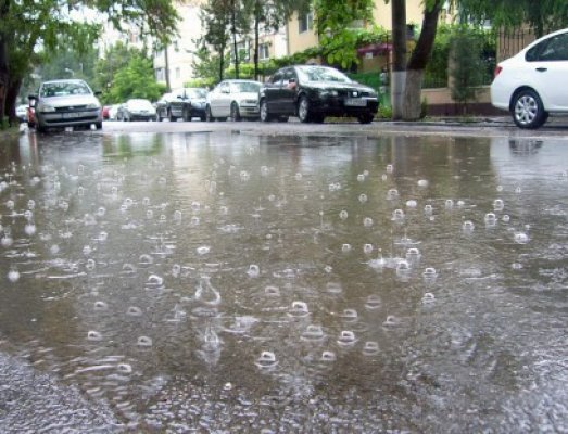 Cod galben de ploi şi grindină în Constanţa: curg reclamaţii la dispeceratul RAJA